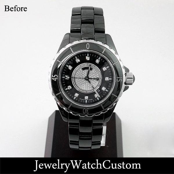 加工前のシャネル J12 33mm H2122で、数字入りのブラックセラミックベゼルの状態です